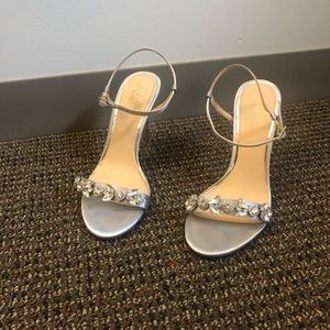NWOT Badgley Mischka Silver Jewel Sandal sz 10